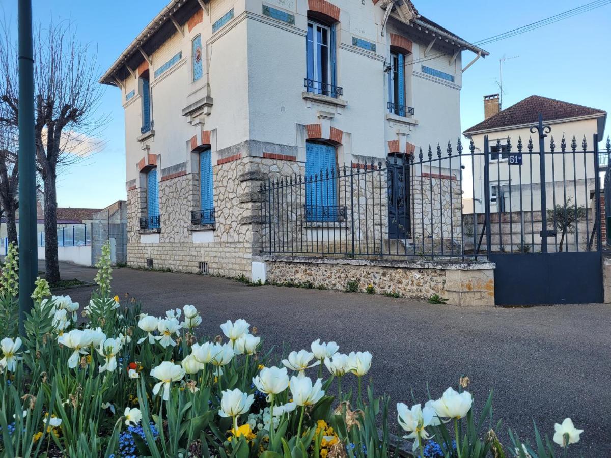 Appartements Cdg Joigny Buitenkant foto