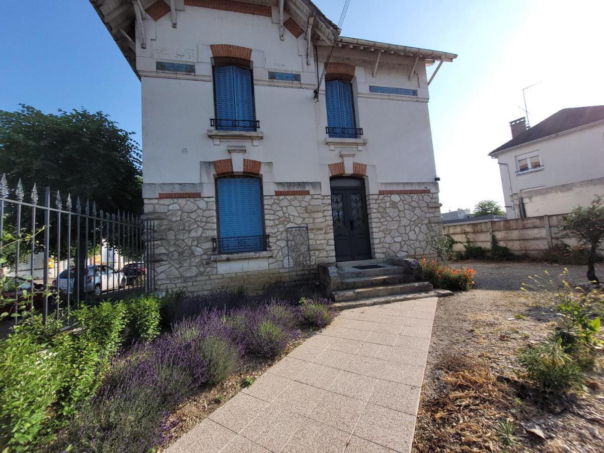 Appartements Cdg Joigny Buitenkant foto